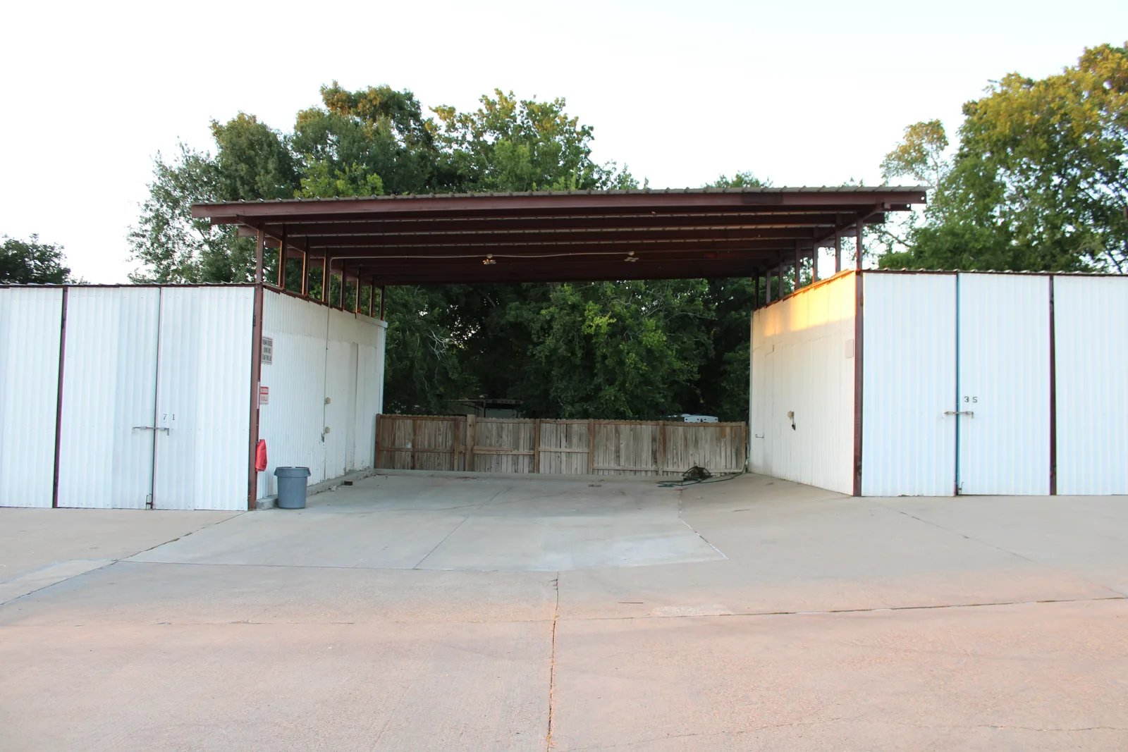 Boat Washing & Detailing at E-Z Boat Storage on Lake Conroe